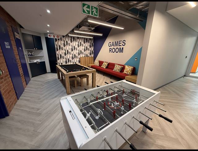 1,770M² OFFICE TO LET IN SANDOWN